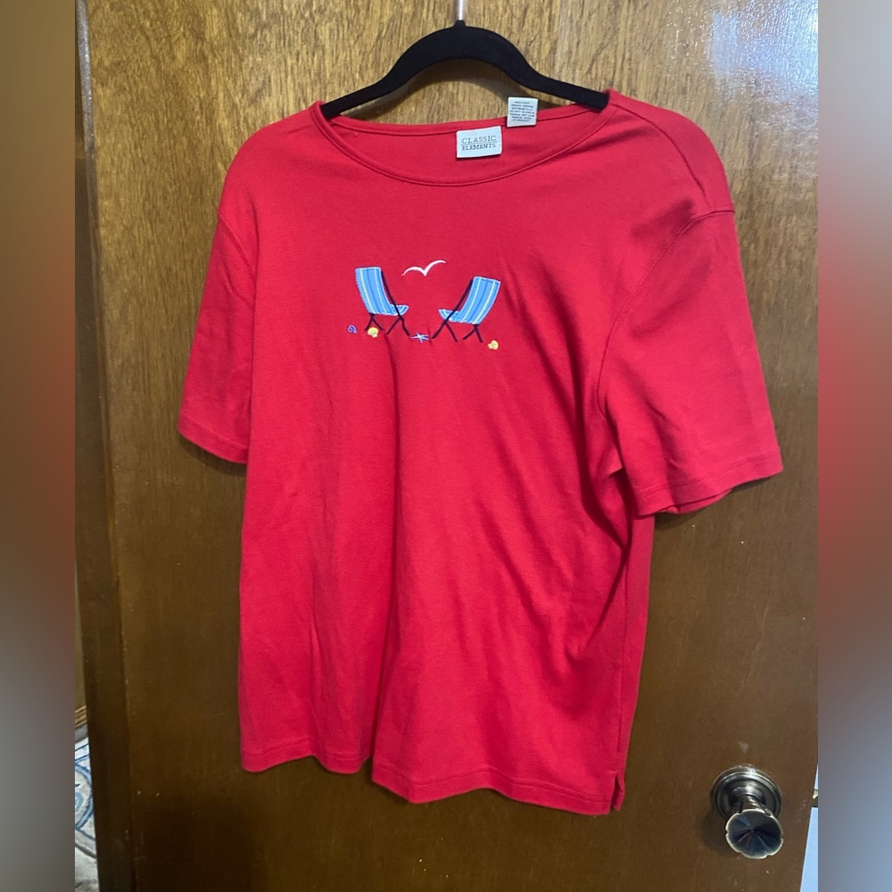 Classic Elements red short sleeve beach chairs embroidered top. Size Large.